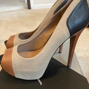 Never Worn Jessica Simpson Pumps